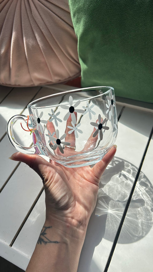 Black Daisy Glass Mug